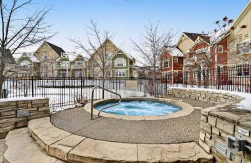 The Blue Mountains Apartment | Great Location, Pool, Blue Mountain 2 BDRM Dream