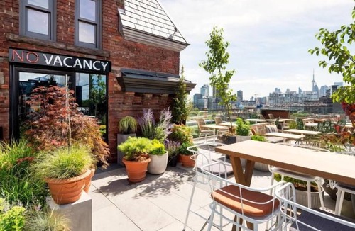 Riverside House | Great Relaxing Overnight Stay! 2 Convenient Units, Rooftop Bar, Coffeehouse
