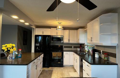 Calgary House | Grie hunting quite room!