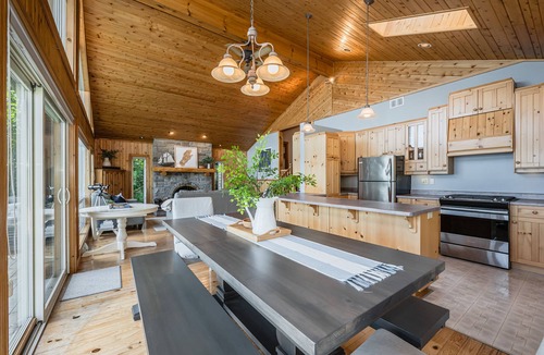 Tobermory Cottage | Grotto Escape: Unwind at Cameron Lakehouse