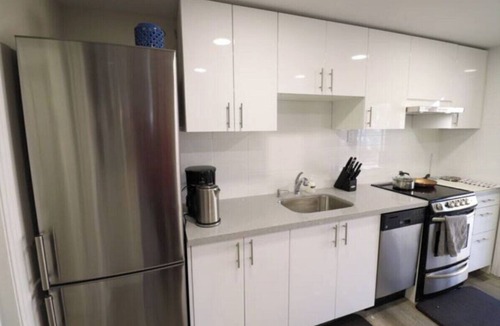 Thornhill Apartment | Ground floor 2 bedroom with backyard good layout