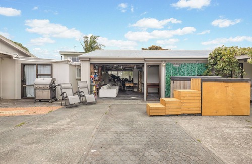 One Tree Point House | Group Getaway: Hot Tub, Beach, Games room