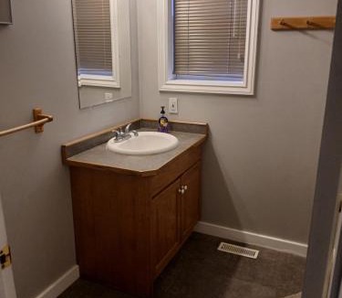 Okanagan-Similkameen House | Grumpy's Suite by the Lake