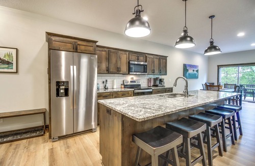 Lake Shore House | Gull Lake Resort Escape: Pool & Snowmobile Trails
