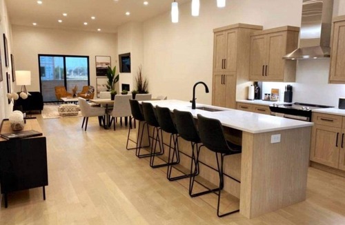 Windsor House | Gym/Sauna Luxury 5-Star Home in South Windsor. Spotless Clean & Maintenance Free