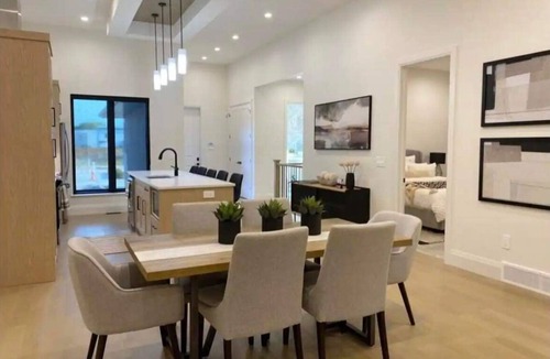 Windsor House | Gym/Sauna Luxury 5-Star Home in South Windsor. Spotless Clean & Maintenance Free