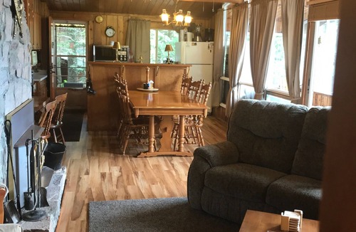 Minden Hills Cottage | Haliburton Lakefront Sleeps 8 + 7 Boats Included + 2 Swim Rafts & 2 King Beds