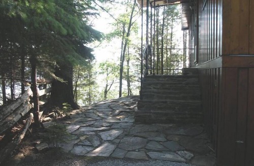 Minden Hills Cottage | Haliburton Lakefront Sleeps 8 + 7 Boats Included + 2 Swim Rafts & 2 King Beds