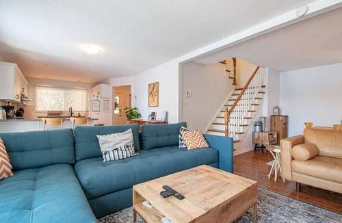 Frontenac Cottage | Hambly House - Luxury Waterfront Cottage w/Sand Beach & Hot Tub!