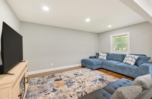 Hampton Bays House | Hampton Bays Retreat: Walk to Squires Beach!