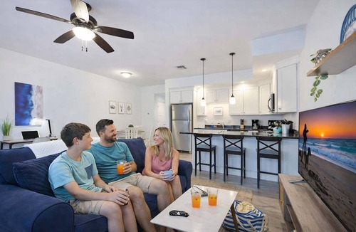 Hampton Condo | Hampton Beach Hideaway | 1 Block to Beach |Parking
