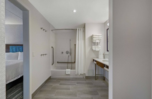 Peterborough Hotel | Hampton Inn by Hilton Peterborough