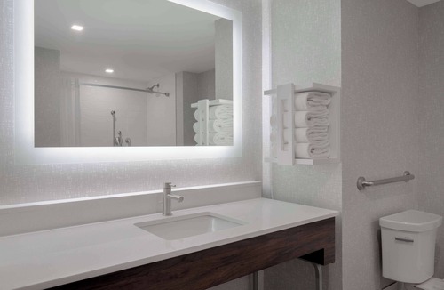 Brampton Hotel | Hampton Inn by Hilton Brampton Toronto