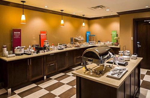 Ottawa Division Hotel | Hampton Inn by Hilton Ottawa Airport