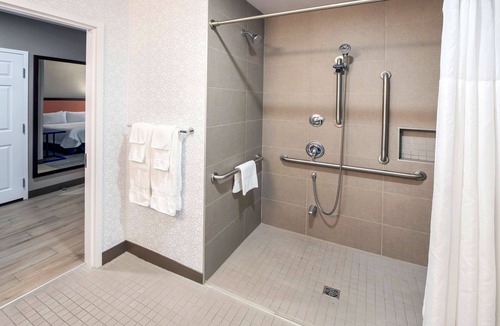 Ottawa Division Hotel | Hampton Inn by Hilton Ottawa