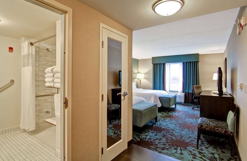 Airport Corporate Hotel | Hampton Inn by Hilton Toronto Airport Corporate Centre