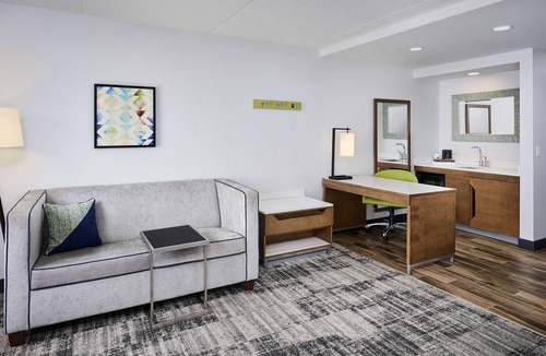 Windsor Hotel | Hampton Inn & Suites by Hilton Windsor