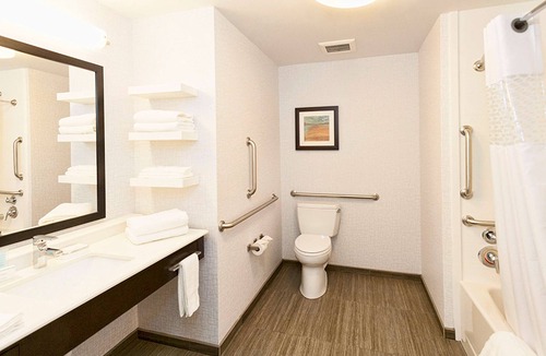 Duluth Hotel | Hampton Inn & Suites Duluth North/Mall Area