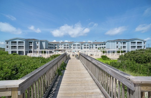 Pine Island Hotel | Hampton Inn & Suites Outer Banks/Corolla