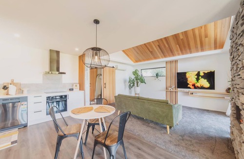 Prebbleton House | Hamptons Retreat - 1BR with Hot Tub