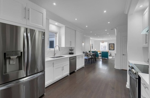 Riverdale Hotel | Harbory Stays - 4BR Suite