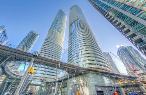 Toronto Entertainment District Apartment | Harbour Downtown