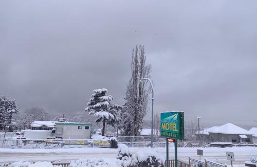 Regional District of Nanaimo Hotel | Harbour Light Motel