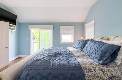 Bayfield Cottage | HarbourView - Peaceful getaway *Hot Tub*