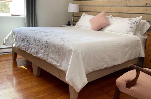 Rideau Lakes Bed & Breakfast | Harlem Stonegate B&B