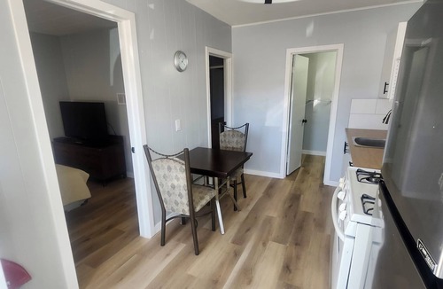 Medicine Hat Hotel | Hat Motel