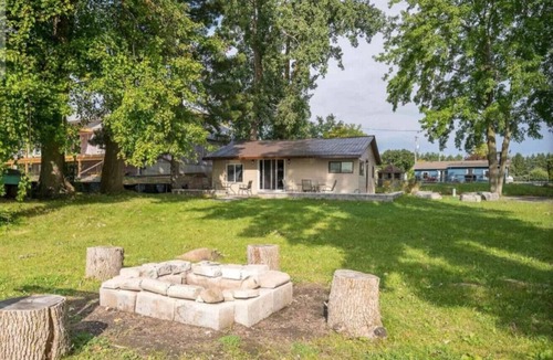 Greater Napanee Cottage | Hay Bay Haven on the Water