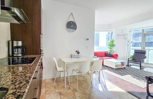 Toronto Entertainment District Apartment | Heart of Downtown 2.5BD/2BTH Apt. Free Park
