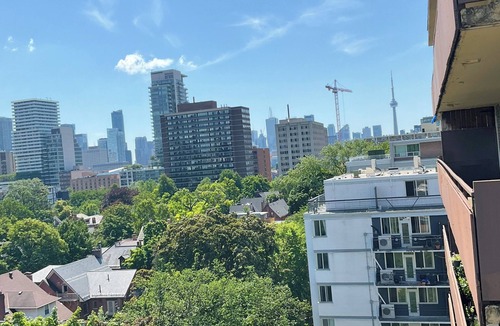 Midtown Toronto Apartment | Heart of Downtown Cityscape Retreat