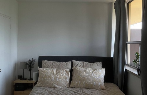 Midtown Toronto Apartment | Heart of Downtown Cityscape Retreat
