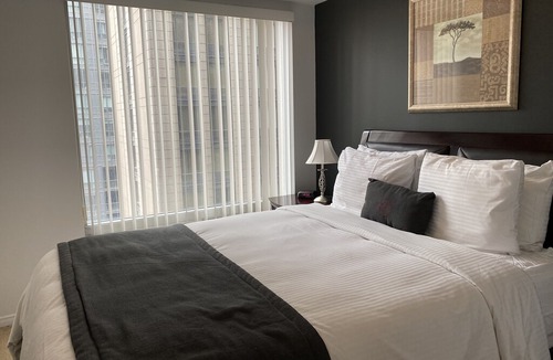 Toronto Entertainment District Apartment | Heart of downtown Toronto, furnished 2 BR Deluxe Suite