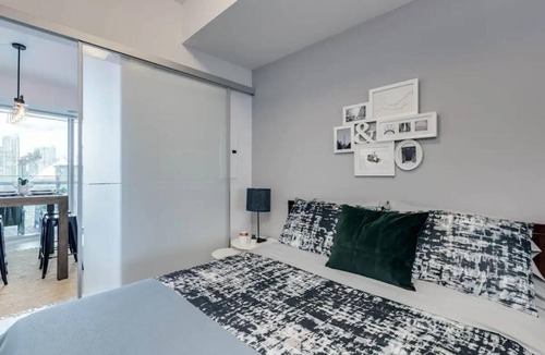 Toronto Entertainment District Apartment | Heart of Toronto Cozy Apartment. Walking distance to all major landmarks/venues!