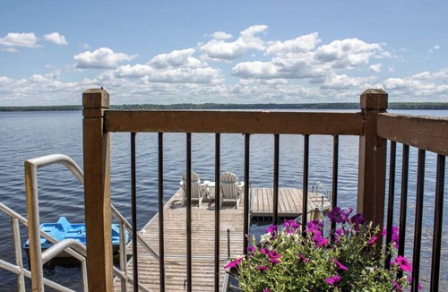Head Lake Cottage | Hearts Home - Traditional Waterfront Cottage with Great Views, Hot Tub, AC