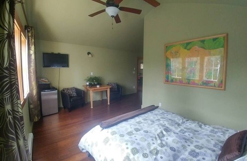 Regional District of Nanaimo Bed & Breakfast | Hemlock Room