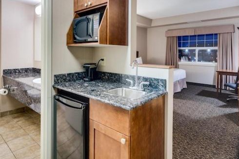 Brooks Hotel | Heritage Inn & Suites - Brooks