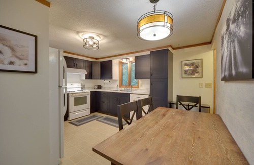 Duluth House | Hermantown Home w/Decks, Grill & Hot Tub!