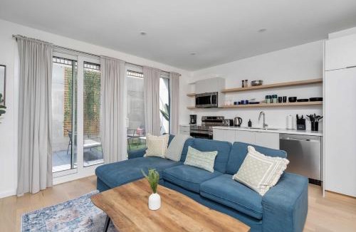 Palmerston Apartment | Hidden Gem - 3 BR Steps to Little Italy and UofT