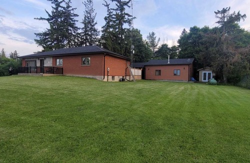 Halton Hills House | Hidden Gem Getaway Near Countless Nature Trails and Shops