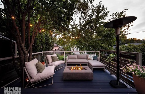 Edmonton House | Hidden Gem Home-HotTub-Firetable-King Bed-BBQ/Deck