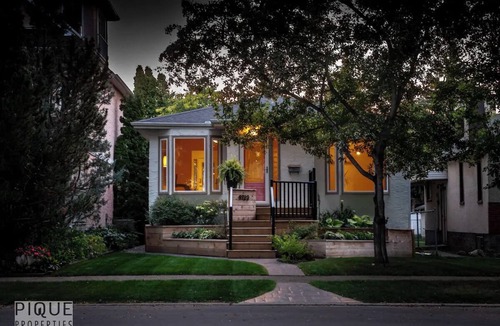 Edmonton House | Hidden Gem Home-HotTub-Firetable-King Bed-BBQ/Deck