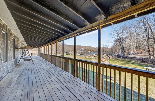 Monroe Apartment | Hidden Lakefront Gem on a Gated Countryside Escape