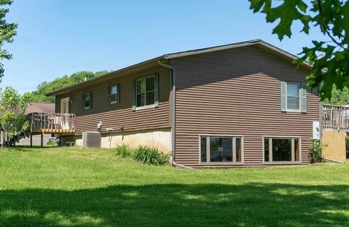 Wabasha County House | Hideaway in the Millville Valley