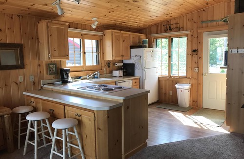 Ossipee Cabin | *HIGH DEMAND* Sugar Sand Beach & Cozy Cabin That Sleeps 10 on Pelican Lake!