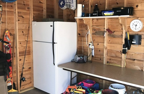 Ossipee Cabin | *HIGH DEMAND* Sugar Sand Beach & Cozy Cabin That Sleeps 10 on Pelican Lake!