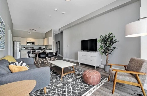 Sunnyside Condo | High-end condo downtown Kingston near RMC/Queens