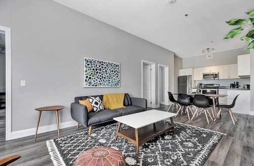 Sunnyside Condo | High-end condo downtown Kingston near RMC/Queens